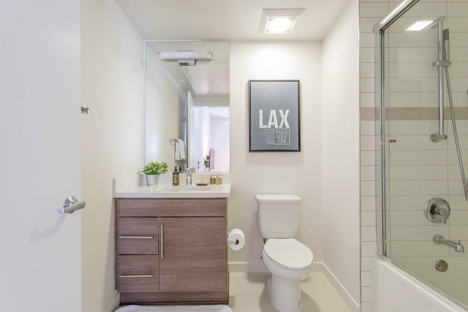 a kitchen or kitchenette at locale dallas victory park